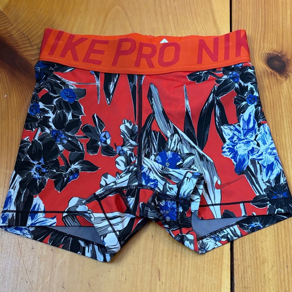 NIKE Women's S Printed Pro Shorts
